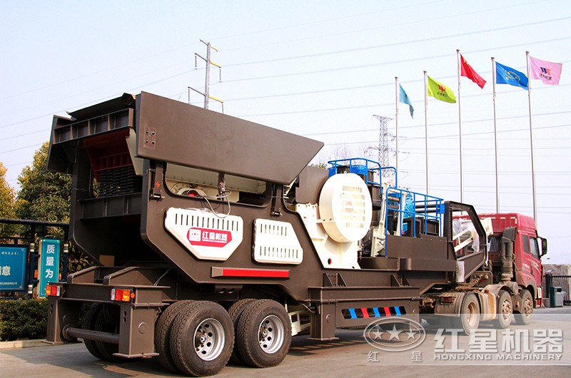 時(shí)產(chǎn)200噸小型移動(dòng)破碎車，配顎破機(jī)，發(fā)往湖北市場