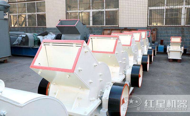 小型錘式破碎機(jī)廠家，現(xiàn)貨提供，可到場(chǎng)帶料免費(fèi)咨詢