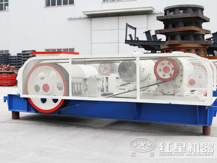 強(qiáng)力齒輥破碎機(jī)，體積小，破碎比大