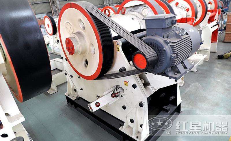 顎式破碎機(jī)，花崗巖粗碎加工處理