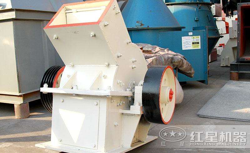 小型錘式破碎機(jī)，體積小，易移動(dòng)
