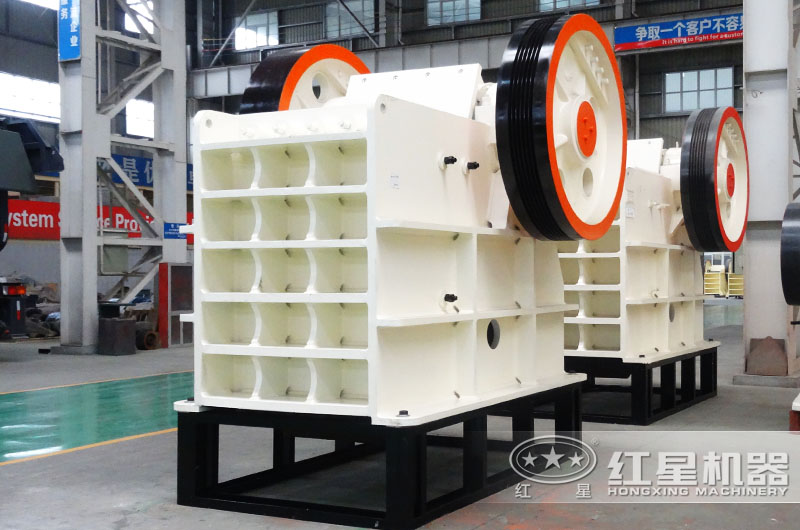 鄂式破碎機時產(chǎn)1-2200t/h，進料125-1200mm