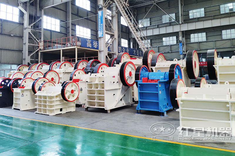 鄂式破碎機(jī)實(shí)拍，粗碎力度強(qiáng)