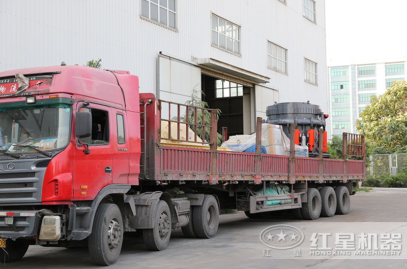 圓錐破碎機(jī)發(fā)貨現(xiàn)場(chǎng)，廠家直銷